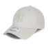 Gorra New Era New York Yankees Tonal 9FORTY Mujer Crema