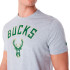 Camiseta New Era NBA Regular Milwaukee Bucks Gris Hombre