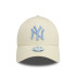 Gorra Essential New Era 9FORTY New York Yankees Mujer Crema