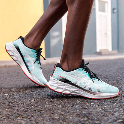 ASICS NOVABLAST 2